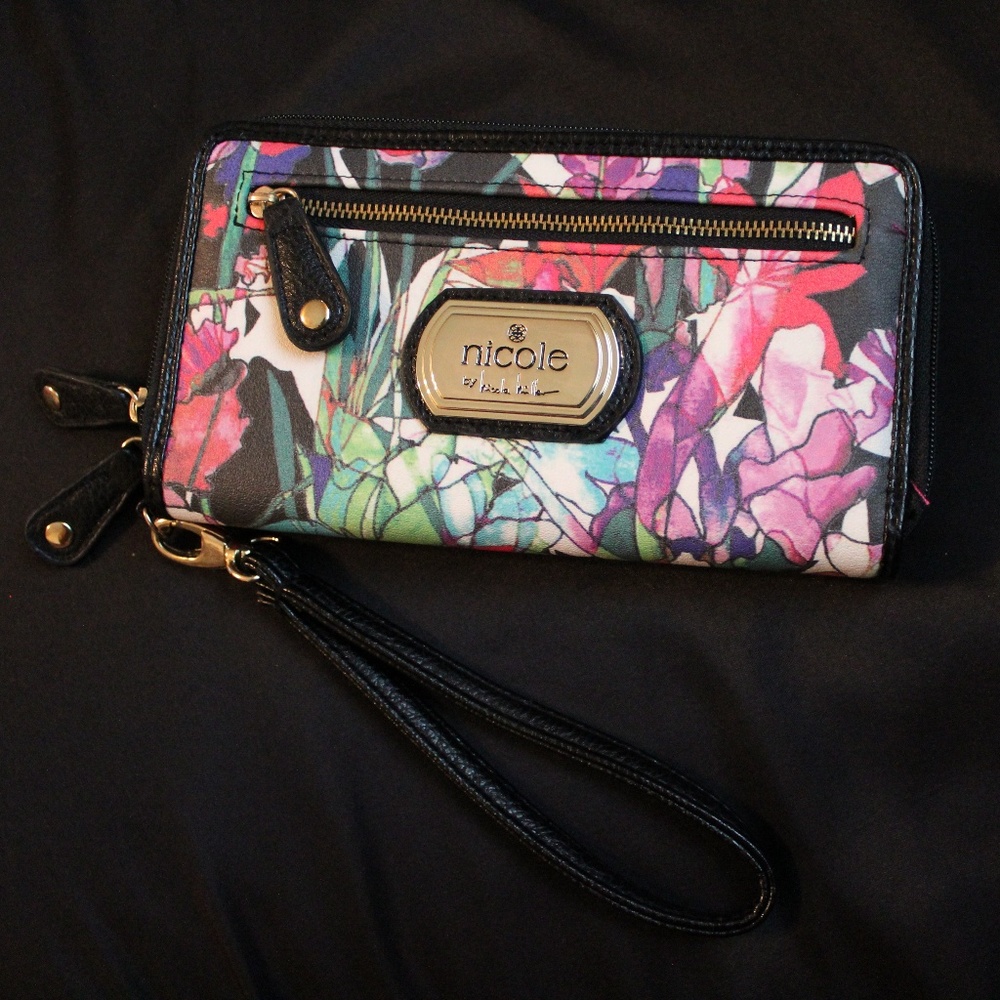 NWOT Nicole floral wallet/wristlet
